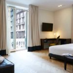 https://www.casavittoria-napoli.it/wp-content/uploads/2018/09/casa-vittoria-napoli-suite-santa-lucia-1.jpg